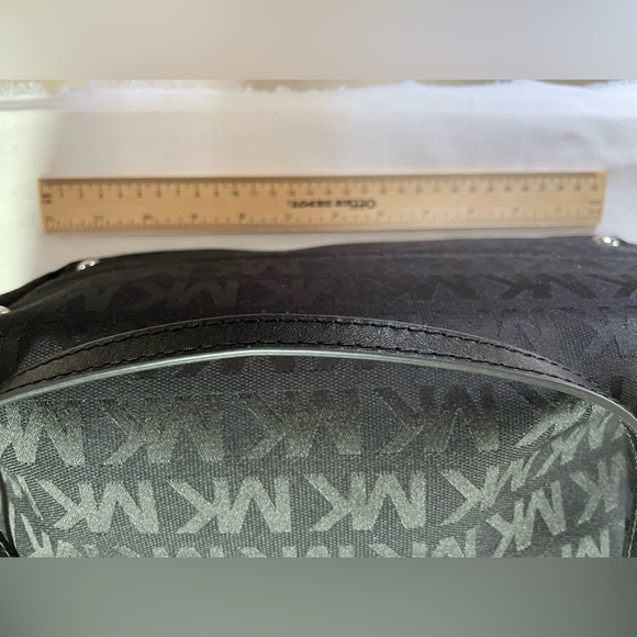 NWT MICHAEL MICHAEL KORS JET SET EW CHAIN TOTE BLK/BLK/BLK - Picture 7 of 9